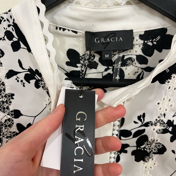 Gracia Black and White Floral Blouse - Picture 4 of 6